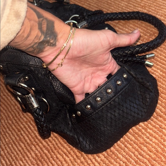 Vintage authentic Bebe leather purse with matching leather whip keychain - Picture 13 of 13